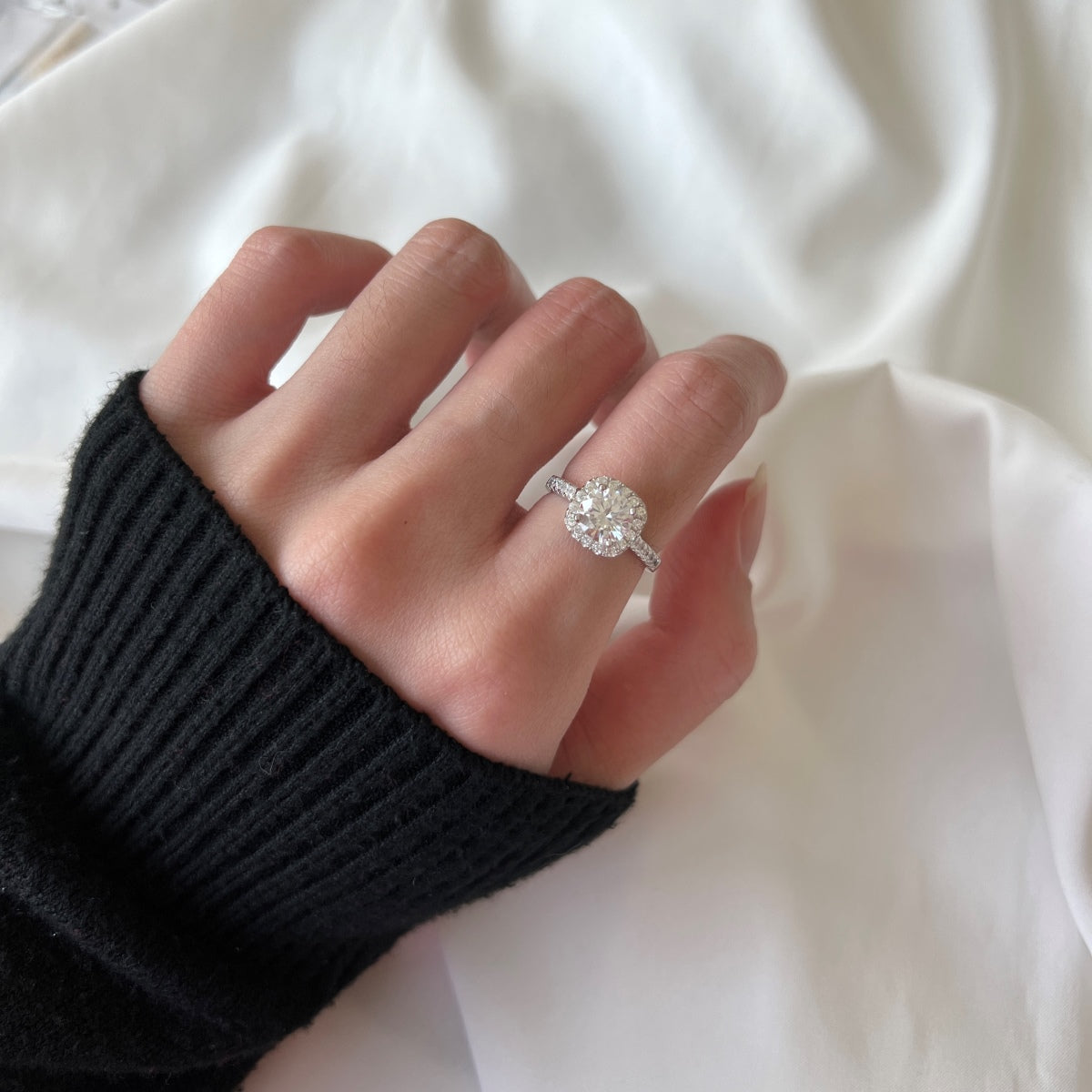 [Together]Dazzling Resplendent Round Cut Wedding Ring