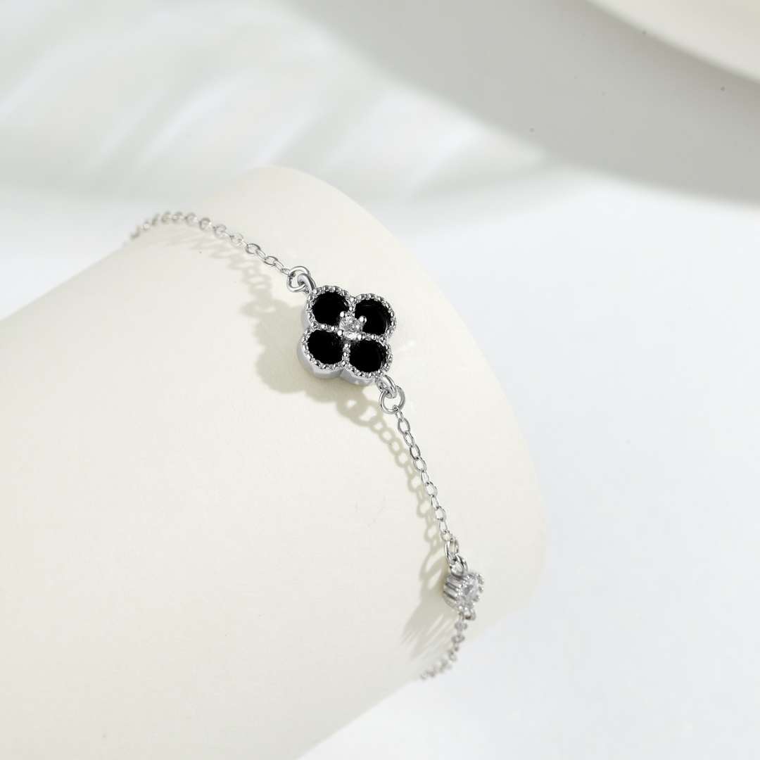 [Together]Delicate Four Leaf Clover Bracelet