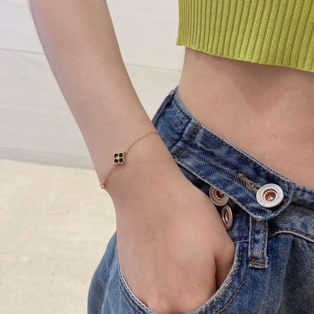 [Together]Delicate Four Leaf Clover Bracelet